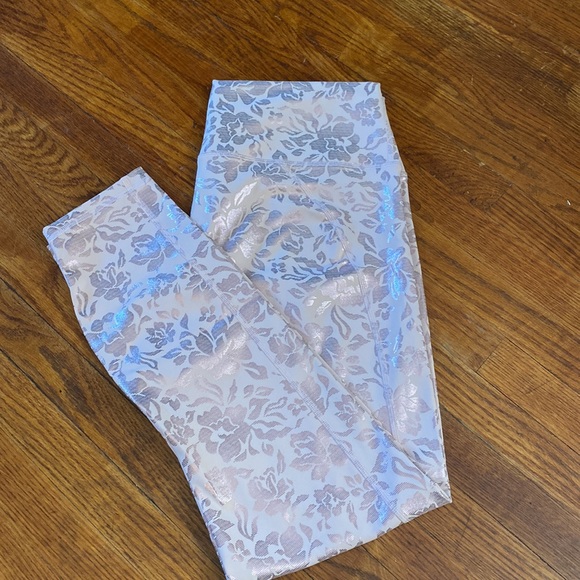 Limited addition Fablectics 7/8 Leggings - Picture 2 of 2